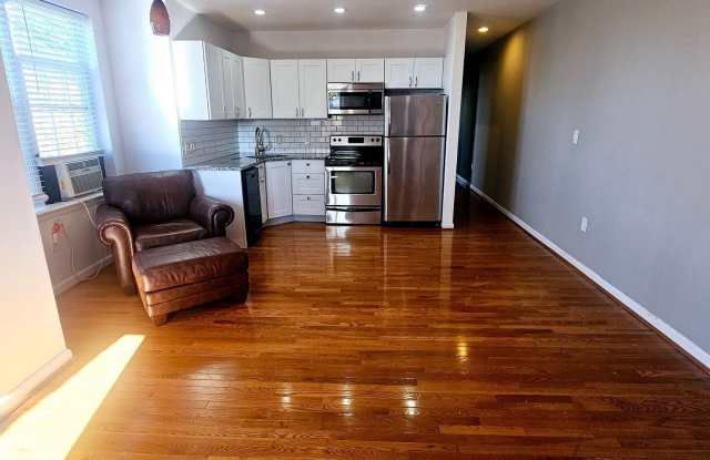 362 W RITNER Street unit: 3 photos photos