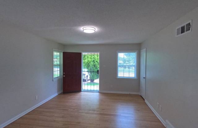 Charming 3BR Home with U-Shaped Driveway – Available Now in Memphis! Gallery 4