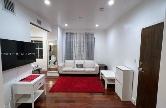 526 15 ST photos photos