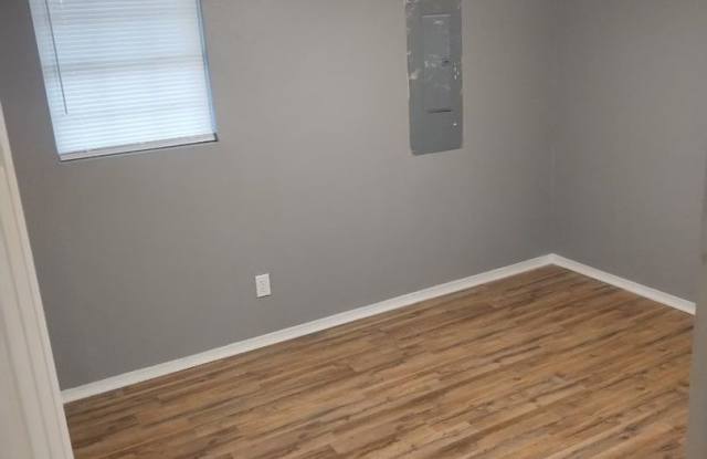 207 S. 15th St. $1500 MOVE SPECIAL photos photos