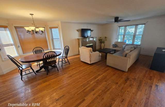 Spacious and Rare 3 Bd 2 Bath Near Fort Hill With Off Street Parking Gallery 3