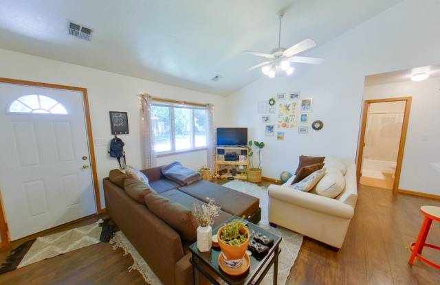 3D Tour Available - Newer Flooring + Washer  Dryer Included + Off-Street Parking! Available August 1st! - 629 Thurston Street, Manhattan, KS 66502