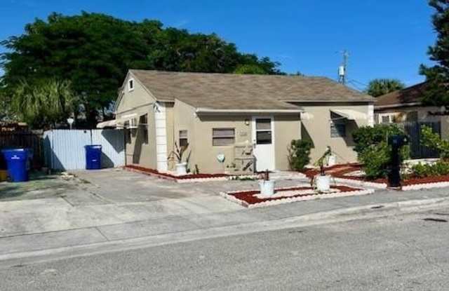 538 W 3rd Street photos photos