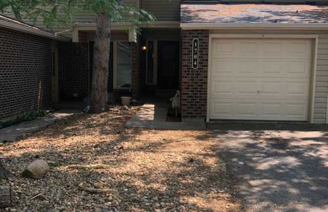 Centrally Located Townhome across the field from Centaurus! photos photos
