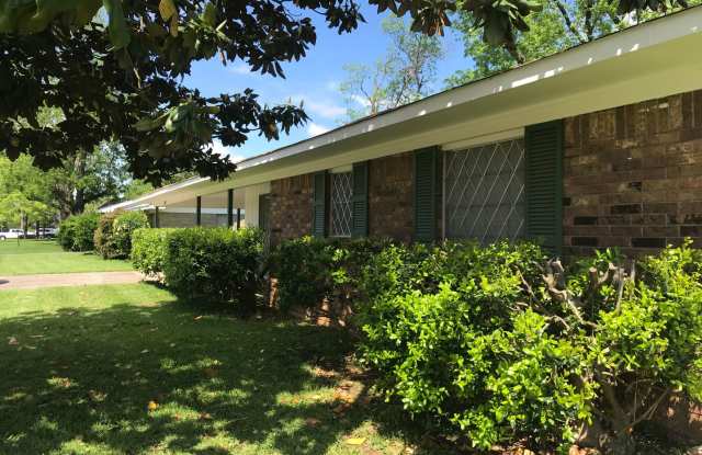 Close to Barksdale Air Force Base... Large yard that backs up to Park!!! photos photos