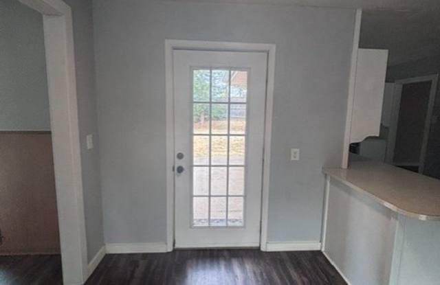 Must see 3 bed, 2 bath home near the University of Oklahoma campus. Gallery 4