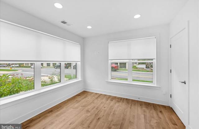 3301 WOODLAND PHLOX Street Gallery 3