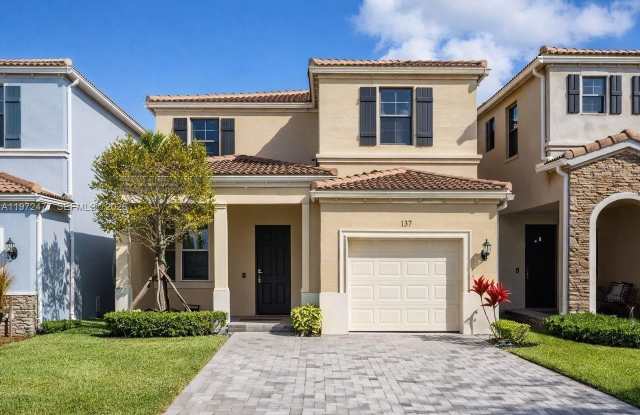 829 NE 191st St photos photos