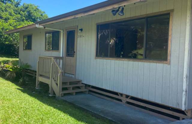 Conveniently Located 3BR/2BA Home in Hilo Gallery 3