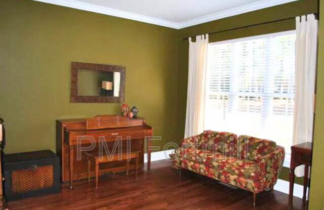2011 Hayes Drive Gallery 3