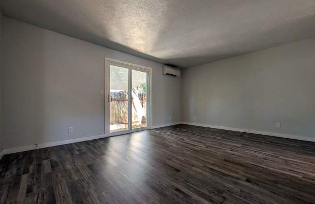 Cute 2bd/1.5bth unit with Private Patio and On Site Laundry! Gallery 1