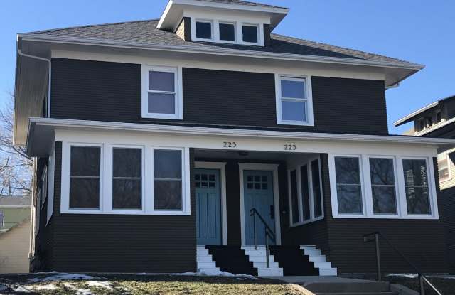 Downtown 3 bed 1 bath duplex full of character! - 223 North Spring Avenue, Sioux Falls, SD 57104