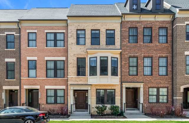 Stunning One Loudoun Townhome – 3BR / 3.5BA in Prime Ashburn Location – Available May 1 photos photos