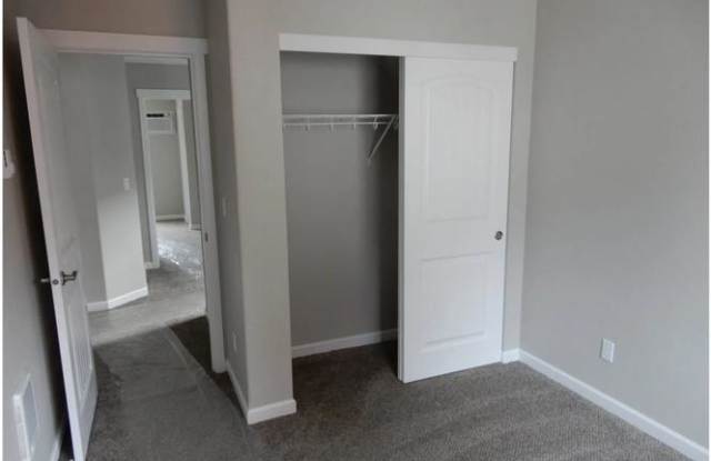 1142 R St - 1142 R Street, Springfield, OR 97477