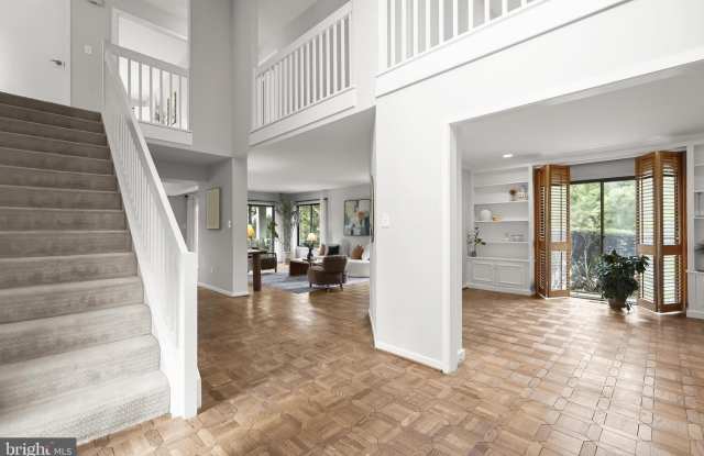5 WHITEBRIDGE CT #5 Gallery 3