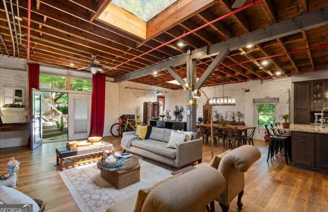 585 White Circle photos photos