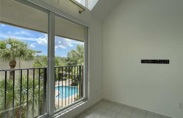 6904 N Kendall Dr Gallery 4