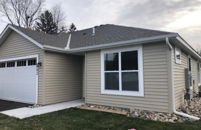982 Lovell Avenue W - 982 Lovell Avenue, Roseville, MN 55113