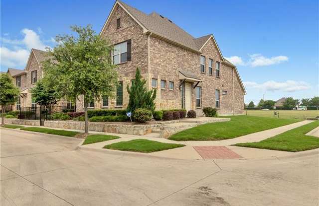 5300 Locust Drive Gallery 2