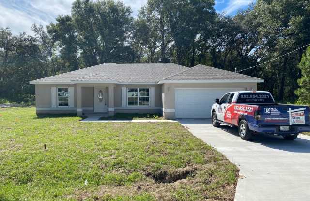 Custom Home - Desirable SE Ocala Neighborhood 3/2/2 **Won't Last** photos photos