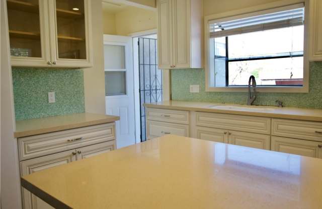 10329 Plainview Avenue Gallery 4