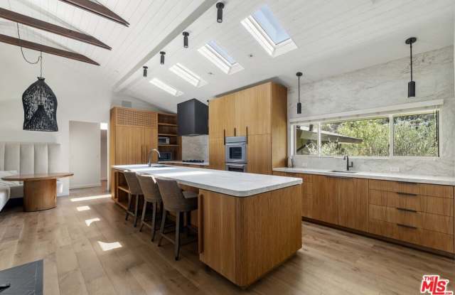 9258 Swallow Dr Gallery 1