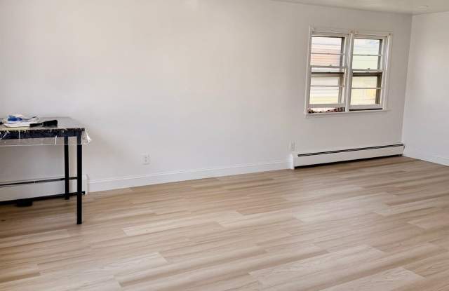 24 E 18TH ST Gallery 2