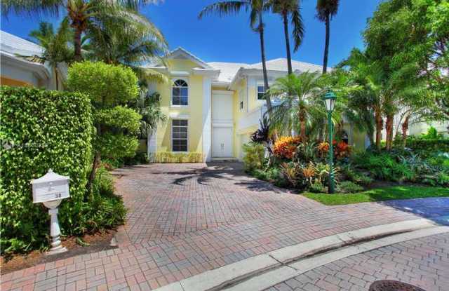 30 GRAND BAY ESTATE CR - 30 Grand Bay Estates Cir, Key Biscayne, FL 33149