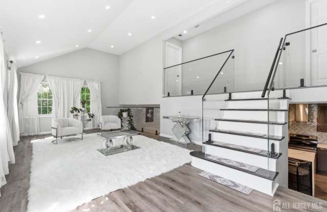 6 Whitewood Road Gallery 3