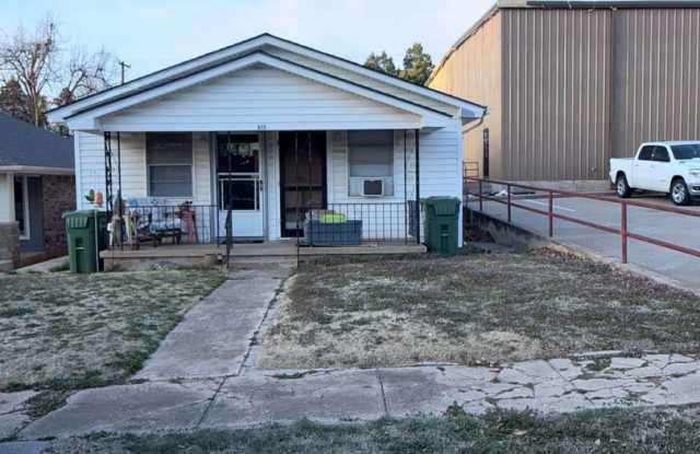 For Lease: Charming 1-Bedroom Duplex in the Heart of Yukon! photos photos