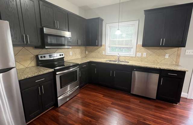 Townhome with Basement Near University of Lynchburg - 2009 Lakeside Drive, Lynchburg, VA 24501