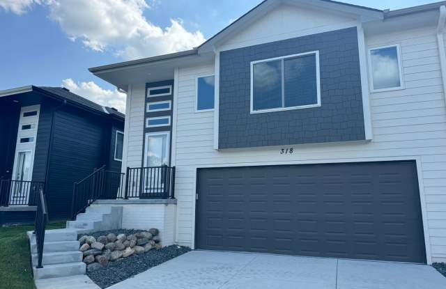 Luxury Bennington Townhome Ready For Move In - 318 North Allen Street, Douglas County, NE 68007