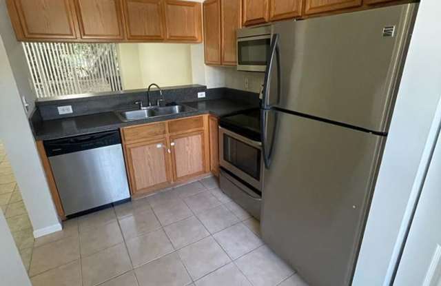 2BR/2.5BA Townhouse in Gated Jonathan’s Cove Gallery 4