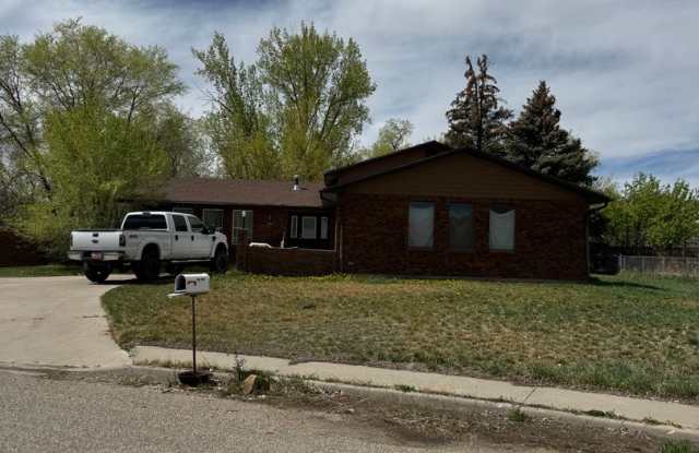 Big 6 Bedroom Single Family Home!!! - 961 North 3400 West, Maeser, UT 84078