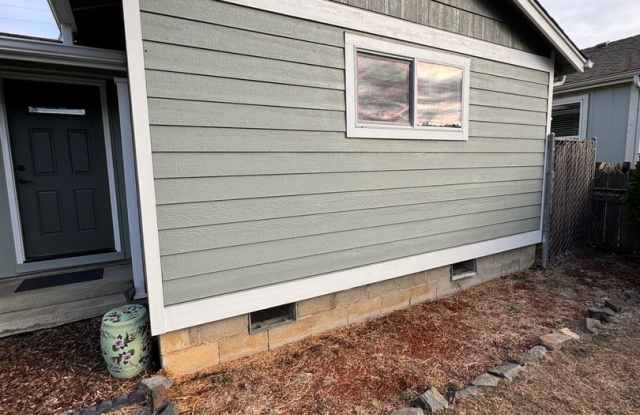 3 bedroom 1 1/2 bath Sutherlin home with garage Gallery 3