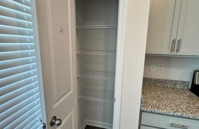 Charming 3BR Townhome in Greer Gallery 4