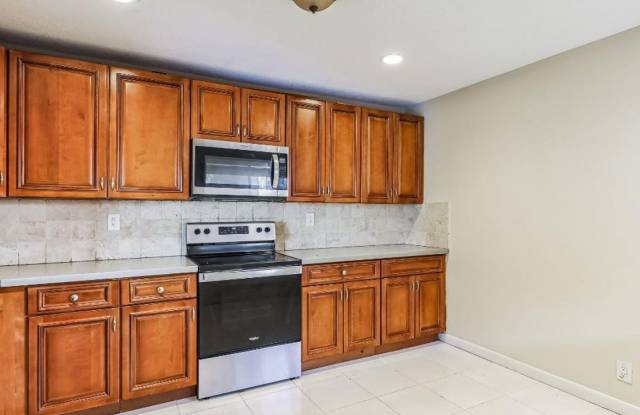 3 Bedroom Townhome in North Lauderdale Gallery 3