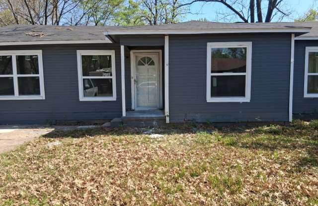 1302 Pecan St photos photos