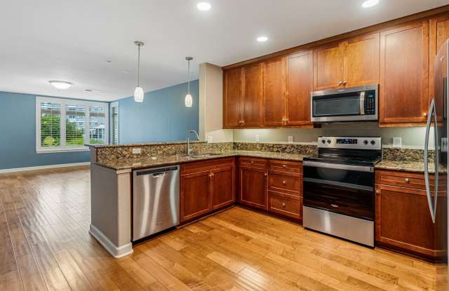 Beautiful  spacious 2 bedroom end unit condo in coastal Oceanside Gallery 4