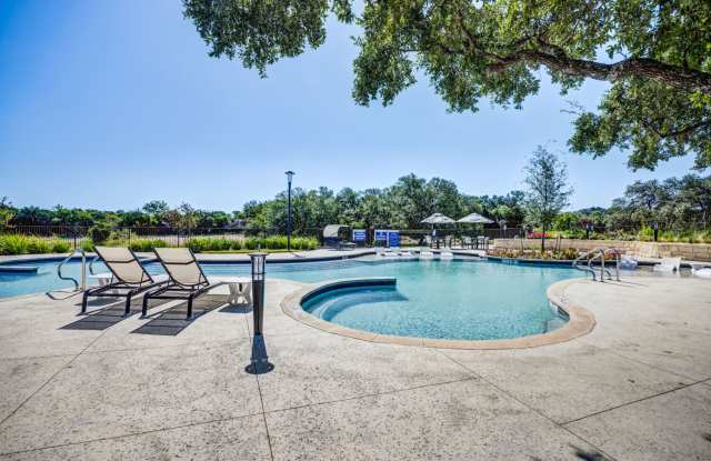 Water's Edge Apartments Gallery 2
