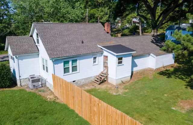 Coming soon! 3bedroom 1 bathroom for rent! Gallery 1