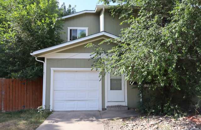 North Old Town Beauty – Updated Interiors  Huge Backyard + $200 Move-In Bonus! photos photos