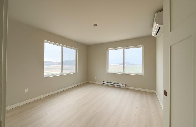 Space to Work From Home or Bring a Roommate! photos photos Space to Work From Home or Bring a Roommate! photos photos