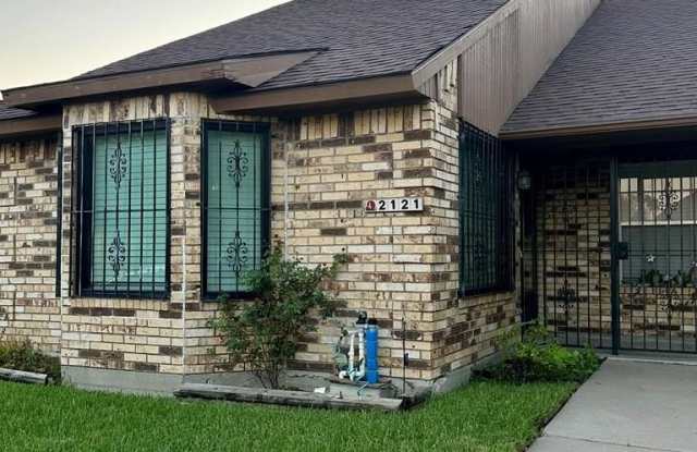 2121 SHADOWBROOK CIR Gallery 2