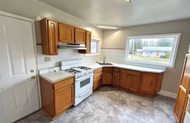 FIVE BEDROOM HOUSE !!. Just a four-minute commute away from PENN STATE BEHREND. photos photos