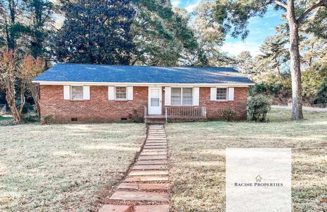 Cozy Three-Bedroom Home in Spartanburg, SC! Gallery 1