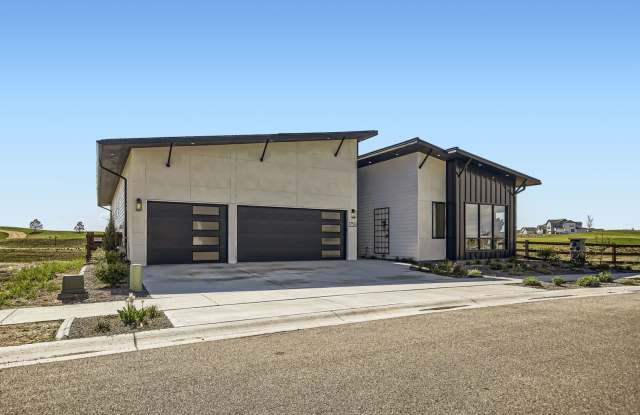 Luxury Golf Course Estate with Panoramic Mountain Views Gallery 4