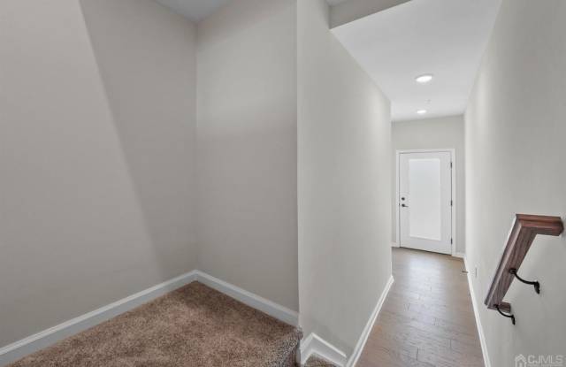 206 Lyla Lane Gallery 2