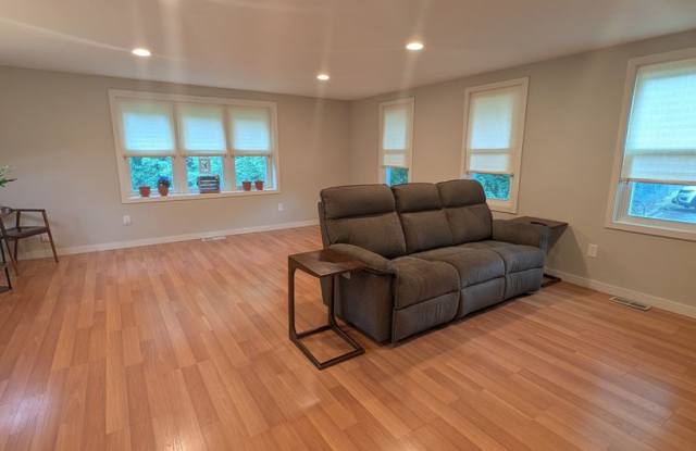 Beautiful & Spacious 3-Bedroom, 1.5-Bath Condo – Available October 1st! Gallery 3