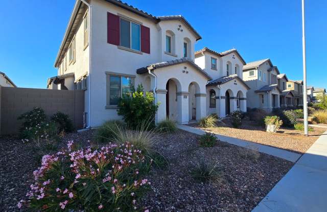 Accommodating and Spacious West Valley Home Near West Loop 202! Community Pool!! photos photos